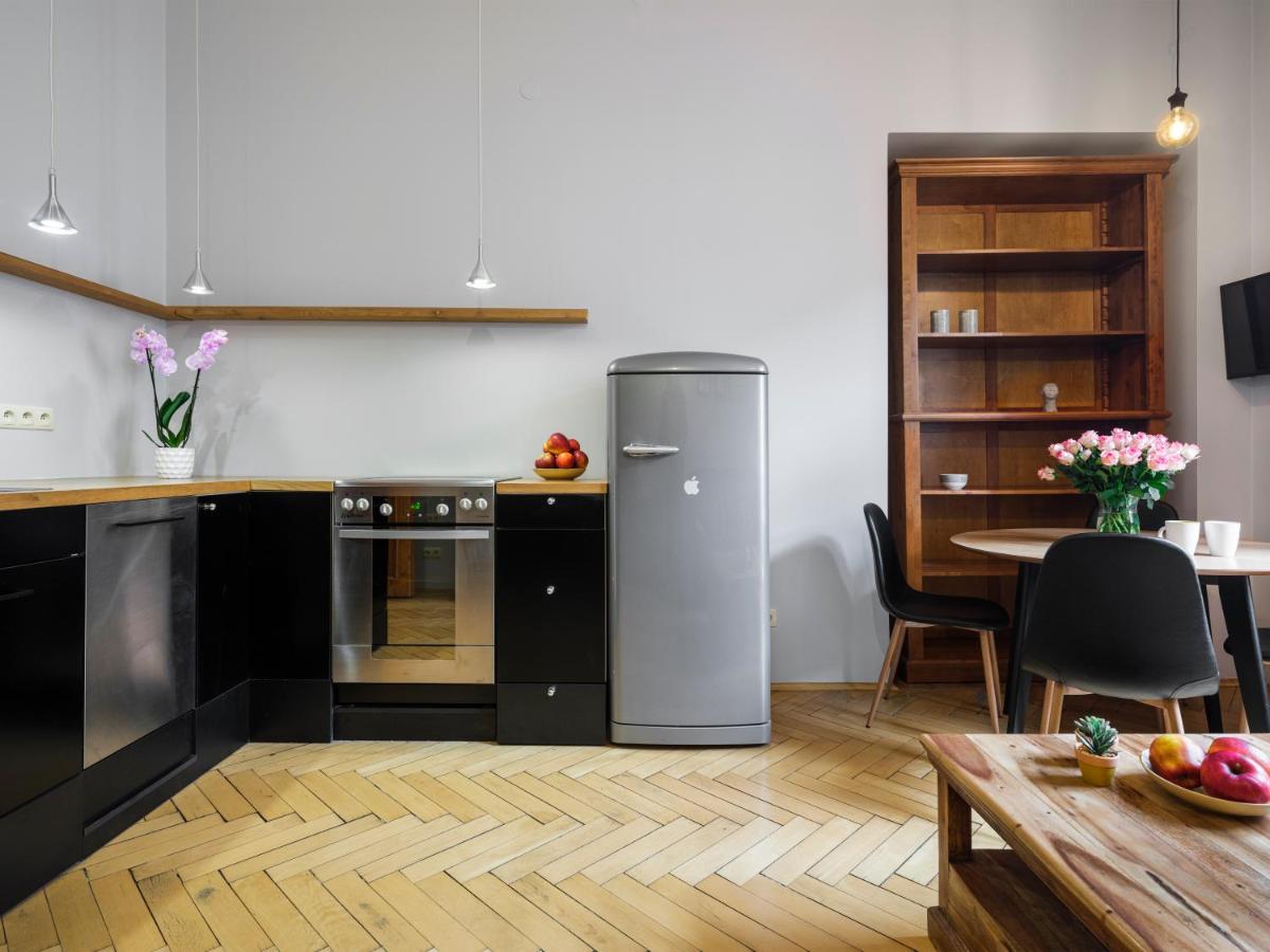 Cracwow Market Squere Apartment — Photos 1